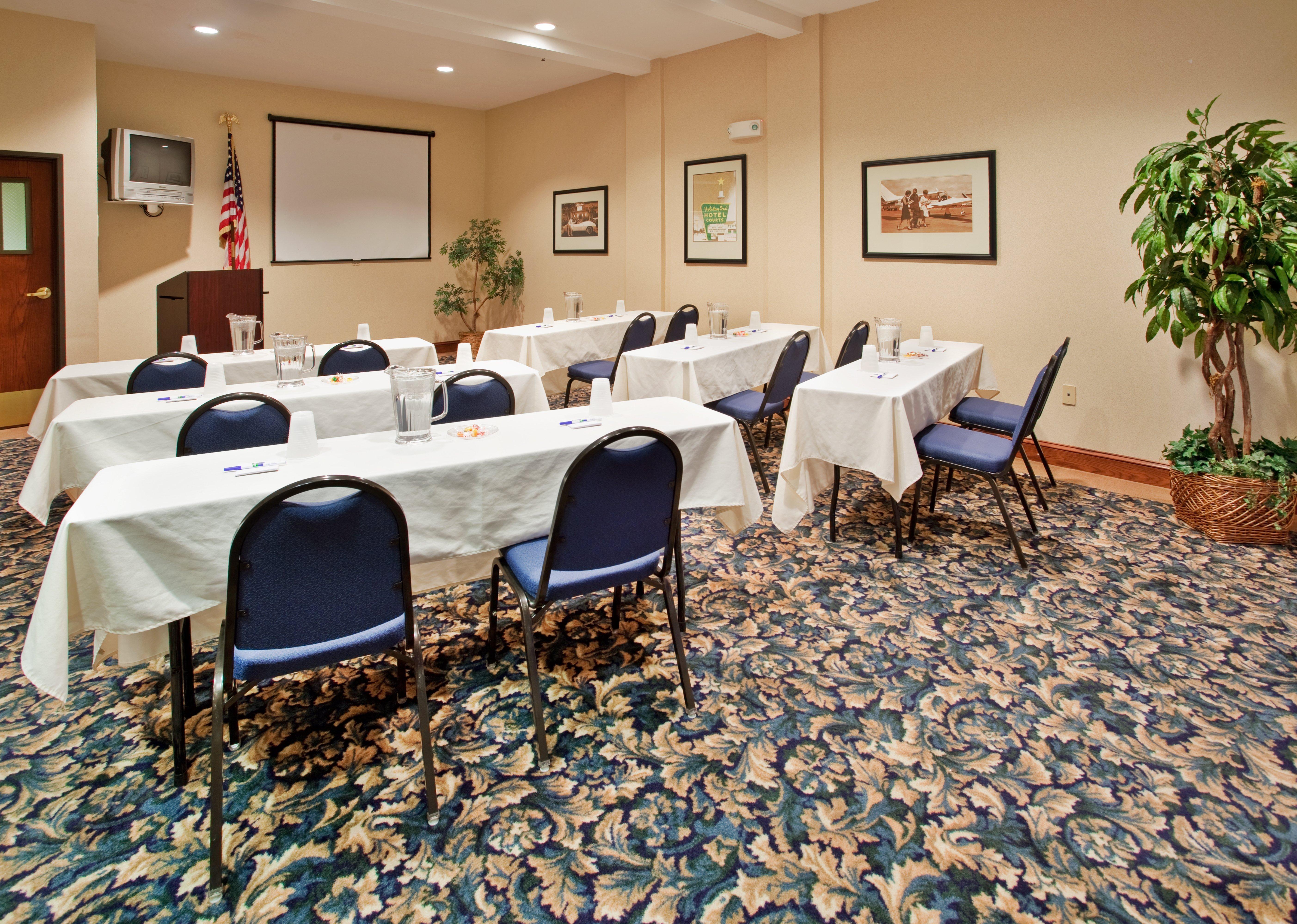 Holiday Inn Express Hotel & Suites Farmington, An Ihg Hotel Extérieur photo