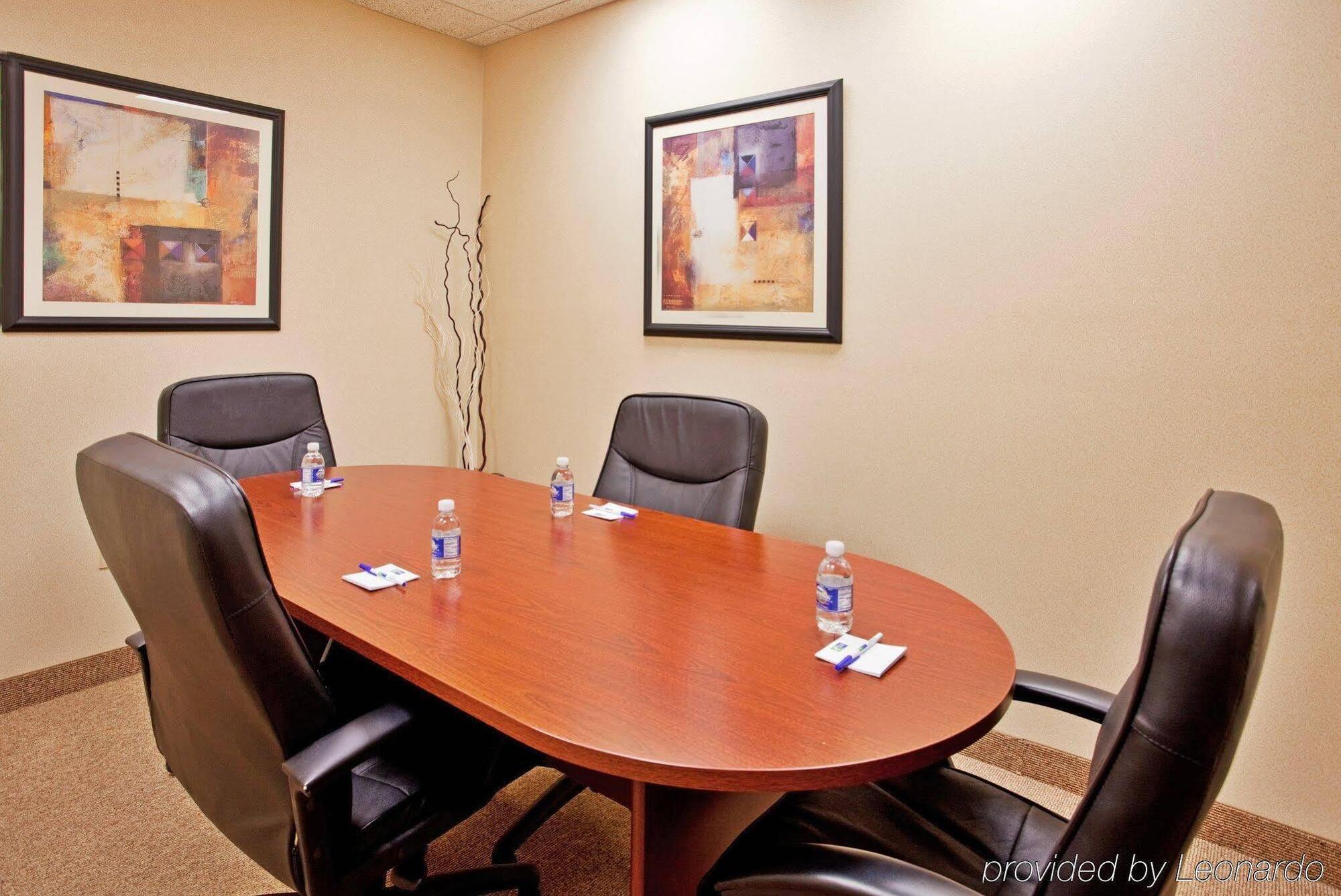 Holiday Inn Express Hotel & Suites Farmington, An Ihg Hotel Extérieur photo