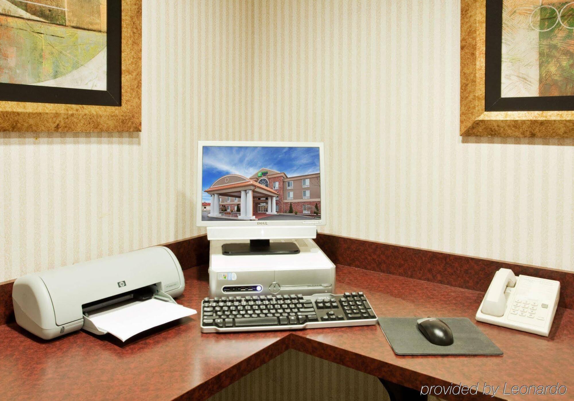 Holiday Inn Express Hotel & Suites Farmington, An Ihg Hotel Extérieur photo
